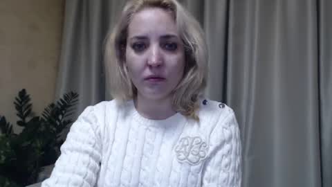 Snapshot of ohsweetmari chatting on February 14, 2025, 3:15 pm Mari online show from February 14, 2025, 3:15 pm