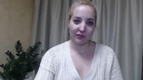 Snapshot of ohsweetmari chatting on February 15, 2025, 6:12 pm Mari online show from February 15, 2025, 6:12 pm