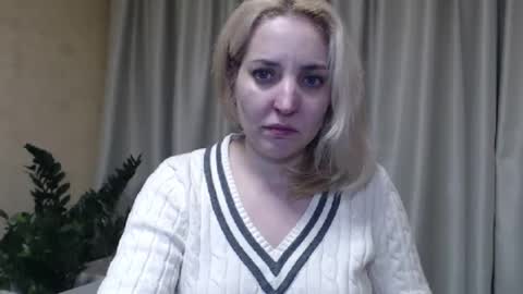 Snapshot of ohsweetmari chatting on February 18, 2025, 4:05 pm Mari online show from February 18, 2025, 4:05 pm