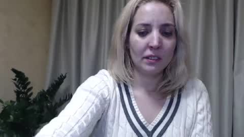Snapshot of ohsweetmari chatting on February 18, 2025, 7:09 pm Mari online show from February 18, 2025, 7:09 pm