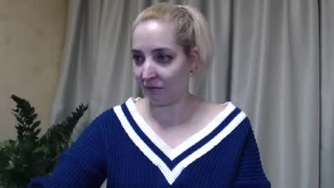Snapshot of ohsweetmari chatting on February 19, 2025, 6:10 pm Mari online show from February 19, 2025, 6:10 pm