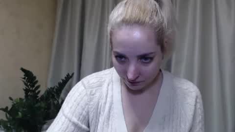 Snapshot of ohsweetmari chatting on February 21, 2025, 11:44 am Mari online show from February 21, 2025, 11:44 am