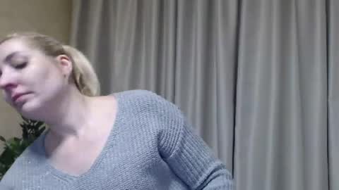 Snapshot of ohsweetmari chatting on February 22, 2025, 6:52 pm Mari online show from February 22, 2025, 6:52 pm