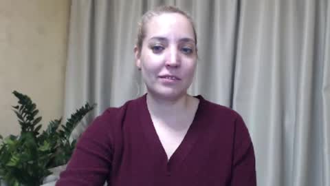Snapshot of ohsweetmari chatting on March 4, 2025, 8:27 pm Mari online show from March 4, 2025, 8:27 pm