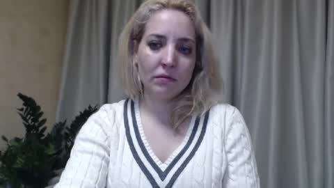 Snapshot of ohsweetmari chatting on March 7, 2025, 6:22 pm Mari online show from March 7, 2025, 6:22 pm