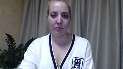 Snapshot of ohsweetmari chatting on March 9, 2025, 5:49 pm Mari online show from March 9, 2025, 5:49 pm