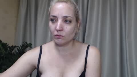 Snapshot of ohsweetmari chatting on September 10, 2025, 3:01 pm Mari online show from September 10, 2025, 3:01 pm