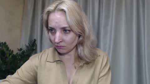 Snapshot of ohsweetmari chatting on October 3, 2025, 2:14 pm Mari online show from October 3, 2025, 2:14 pm