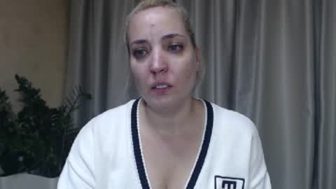 Snapshot of ohsweetmari chatting on October 7, 2025, 10:01 am Mari online show from October 7, 2025, 10:01 am