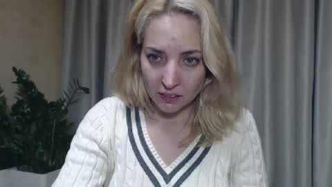 Snapshot of ohsweetmari chatting on October 12, 2025, 8:52 pm Mari online show from October 12, 2025, 8:52 pm