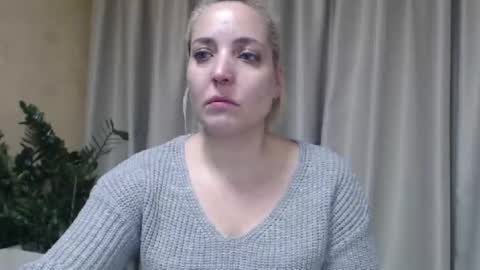 Snapshot of ohsweetmari chatting on October 17, 2025, 3:47 pm Mari online show from October 17, 2025, 3:47 pm
