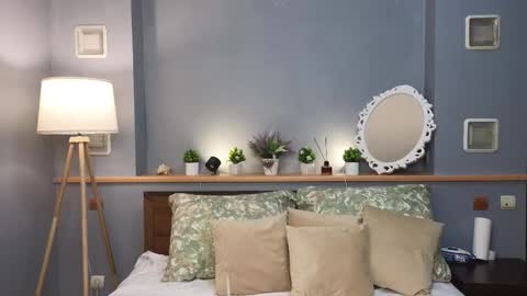 Ami online show from September 18, 2025, 1:24 pm