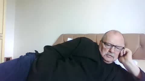 Snapshot of old_fkrr_ chatting on May 10, 2026, 9:03 am old_fkrr_ online show from May 10, 2026, 9:03 am