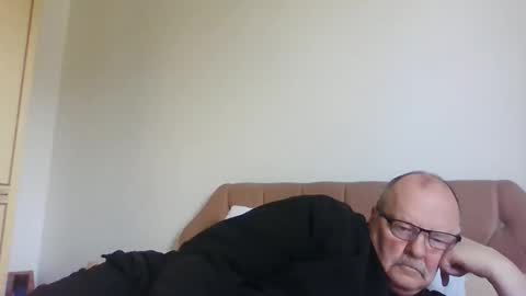 Snapshot of old_fkrr_ chatting on May 14, 2026, 8:54 am old_fkrr_ online show from May 14, 2026, 8:54 am