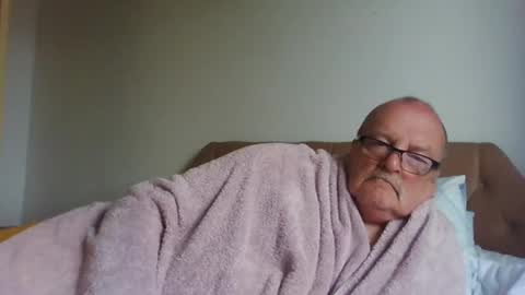 Snapshot of old_fkrr_ chatting on June 19, 2026, 4:33 pm old_fkrr_ online show from June 19, 2026, 4:33 pm