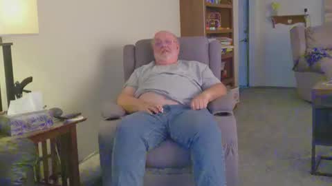 Snapshot of old_guy111 chatting on December 17, 2025, 9:10 pm old_guy111 online show from December 17, 2025, 9:10 pm