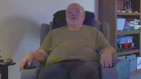 Snapshot of old_guy111 chatting on May 17, 2026, 12:41 am old_guy111 online show from May 17, 2026, 12:41 am