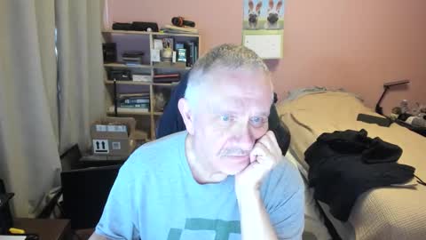 Snapshot of older_guy1 chatting on May 8, 2026, 4:45 pm older_guy1 online show from May 8, 2026, 4:45 pm