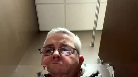 Snapshot of oldrm chatting on February 11, 2025, 11:01 pm OldrM online show from February 11, 2025, 11:01 pm