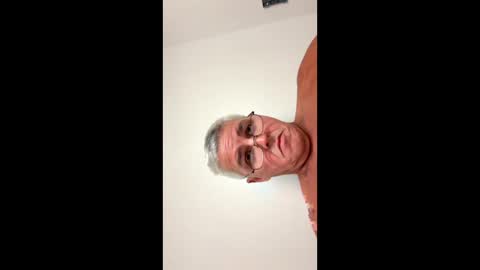 Snapshot of oldrm chatting on September 15, 2025, 9:37 pm OldrM online show from September 15, 2025, 9:37 pm