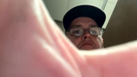 Snapshot of oldrm chatting on December 20, 2025, 2:57 pm OldrM online show from December 20, 2025, 2:57 pm