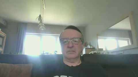 Snapshot of oldtimer160162493 chatting on April 30, 2026, 12:11 pm oldtimer160162493 online show from April 30, 2026, 12:11 pm