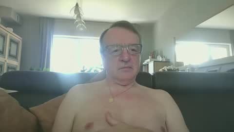 Snapshot of oldtimer160162493 chatting on May 1, 2026, 12:43 pm oldtimer160162493 online show from May 1, 2026, 12:43 pm