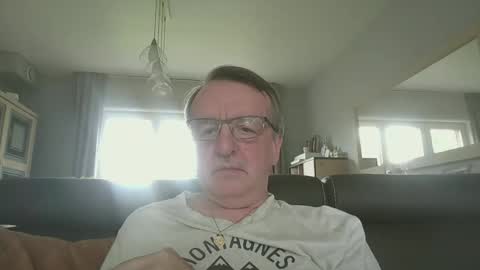 Snapshot of oldtimer160162493 chatting on May 3, 2026, 12:00 pm oldtimer160162493 online show from May 3, 2026, 12:00 pm