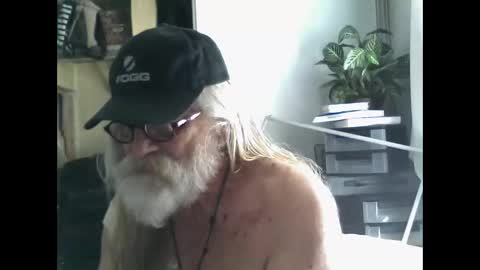 Snapshot of oleredtre chatting on April 5, 2026, 7:33 pm oleredtre online show from April 5, 2026, 7:33 pm