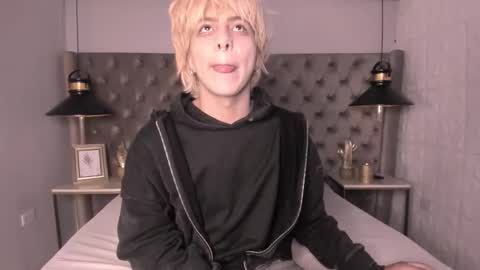 oliiverr22 online show from November 7, 2025, 7:58 pm