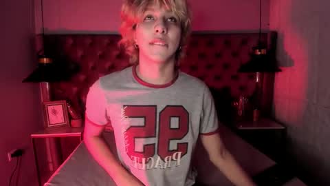 oliiverr22 online show from November 28, 2025, 12:52 pm