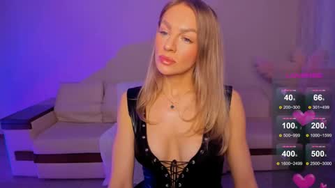 oliva_candy online show from April 24, 2026, 8:55 pm