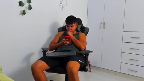 Snapshot of oliver_bray chatting on December 14, 2025, 10:58 pm Oliver bray online show from December 14, 2025, 10:58 pm