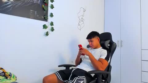 Snapshot of oliver_bray chatting on December 16, 2025, 6:24 pm Oliver bray online show from December 16, 2025, 6:24 pm