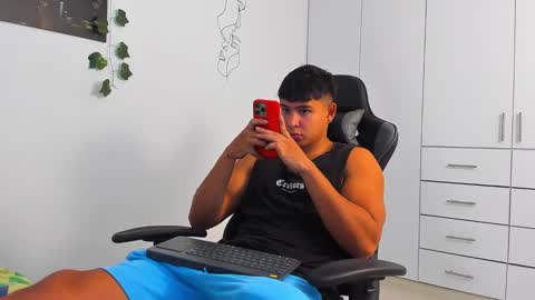 Snapshot of oliver_bray chatting on December 17, 2025, 8:48 pm Oliver bray online show from December 17, 2025, 8:48 pm