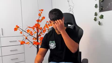 Snapshot of oliver_bray chatting on January 6, 2026, 5:49 pm Oliver bray online show from January 6, 2026, 5:49 pm