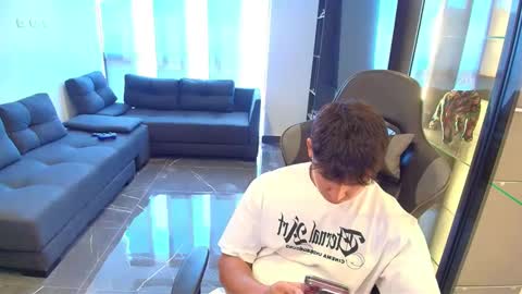 Snapshot of oliver_bray chatting on March 14, 2026, 8:58 pm Oliver bray online show from March 14, 2026, 8:58 pm