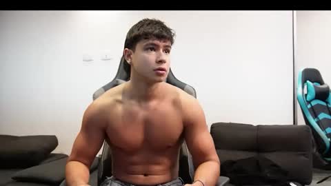 Snapshot of oliver_bray chatting on April 1, 2026, 1:28 am Oliver bray online show from April 1, 2026, 1:28 am