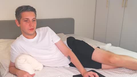 Oliver online show from September 15, 2025, 5:57 pm