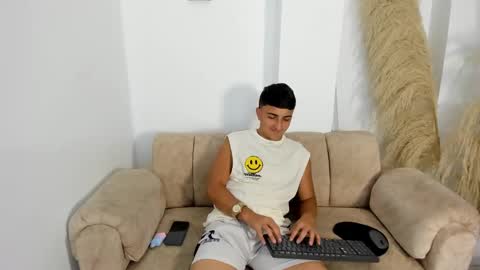 OLIVER online show from February 4, 2026, 2:01 pm