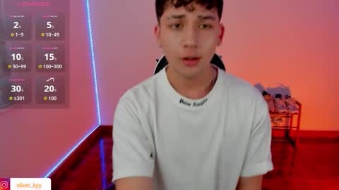 oliveeer online show from September 21, 2025, 3:24 pm