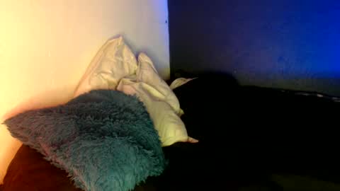 oliver_laid_2023 online show from January 18, 2025, 2:02 pm