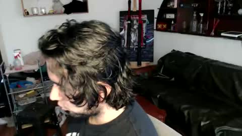 oliver_laid_2023 online show from October 27, 2025, 9:19 pm