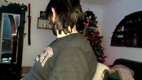 Snapshot of oliver_laid_2023 chatting on December 15, 2025, 2:05 am oliver_laid_2023 online show from December 15, 2025, 2:05 am