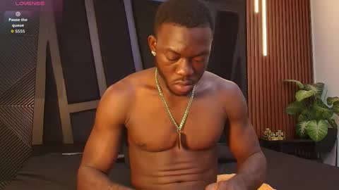 OLIVER LAURENT online show from April 18, 2026, 11:27 pm