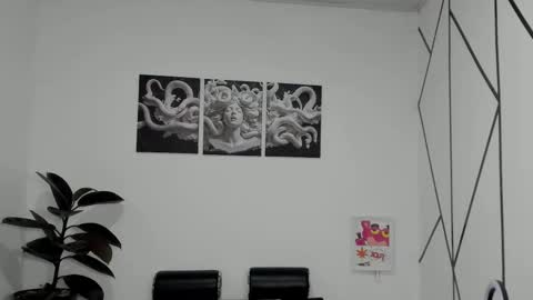 oliver mr  online show from November 10, 2025, 9:58 pm