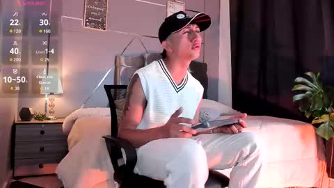 oliver mr  online show from November 19, 2025, 8:09 pm