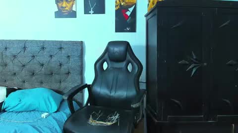 oliver_smith_2 online show from April 19, 2026, 6:43 pm