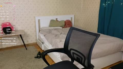 Snapshot of oliver_travis chatting on December 22, 2024, 2:28 am Oliver Evans online show from December 22, 2024, 2:28 am