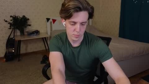 Snapshot of oliver_travis chatting on February 22, 2025, 12:27 am Oliver Evans online show from February 22, 2025, 12:27 am